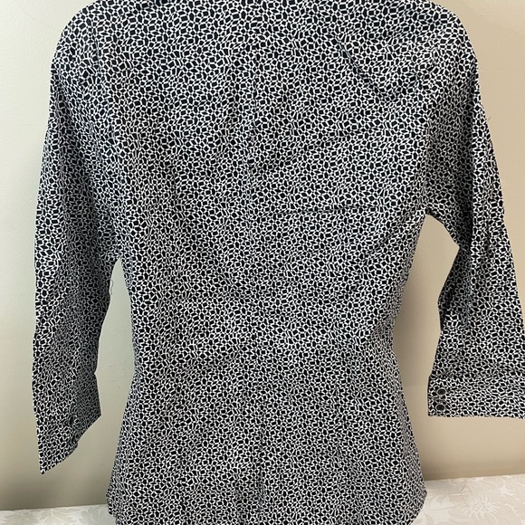 New York & Company Monochrome Patterned Button Down Shirt - Picture 4 of 7